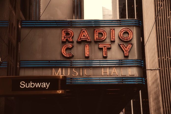 Save money on Radio City Music Hall Christmas Show in New York City