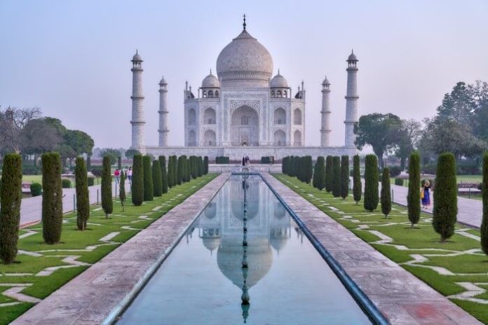 Best hotels in Agra India for visiting the Taj Mahal