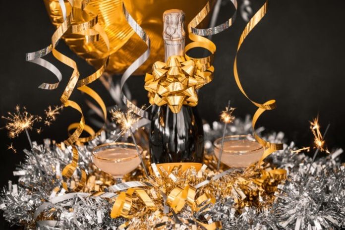 Discounted price for yacht party on New Year's Eve Eve in Chicago