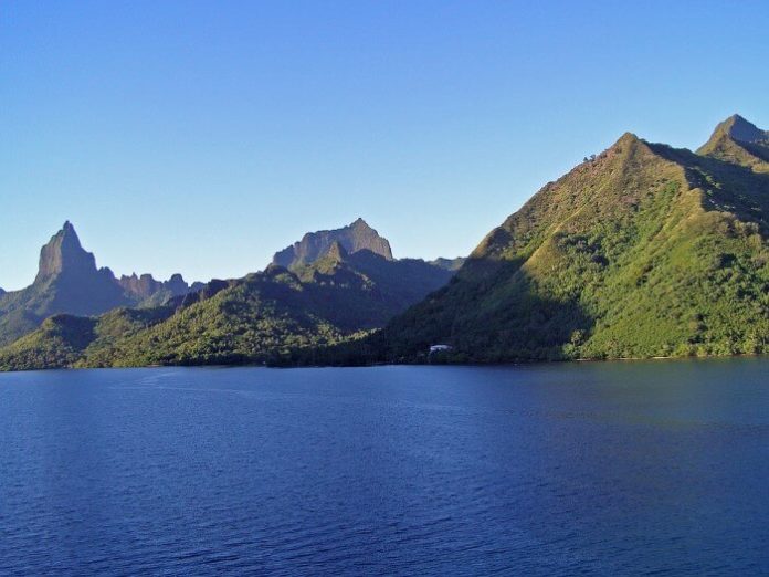 How to save money on South Pacific cruises see Tahiti, Moorea, Bora-Bora