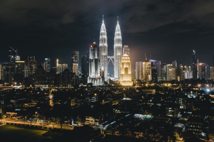 How to save money on Kuala Lumpur Malaysia luxury hotels