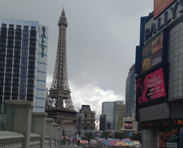 Save on Las Vegas hotels Bally's, Paris, Flamingo, Harrah's, Rio