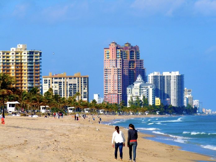 How to spend layover in Fort Lauderdale where to put luggage when visiting beach, cruise ports