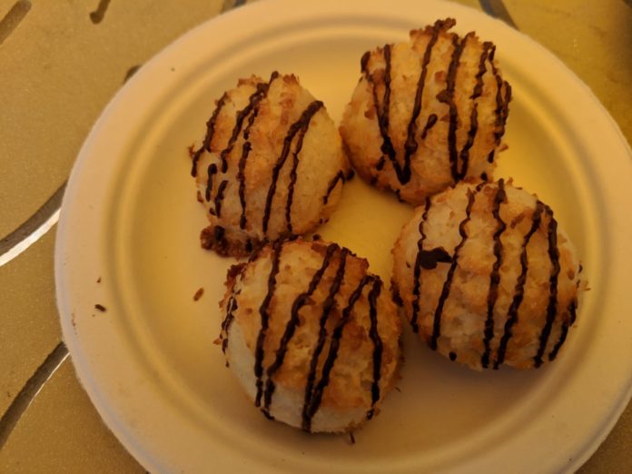 A picture of the Coconut Cookie Drops available at SeaWorld Orlando's Seven Seas Food Festival