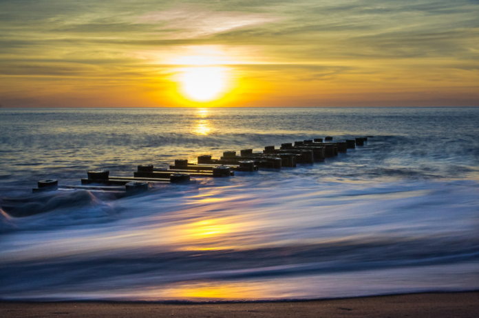 Picture of Rehoboth Beach, Delaware. Find out how to get discounted rates for hotels there.