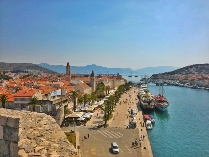 Enjoy beautiful 13th & 15th century buildings, great bars & cafes & beautiful setting in Trogir Croatia. Find out where to stay there