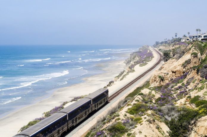 Picture of Del Mar beach in California. Find out how to get a good deal on luxury hotels there.