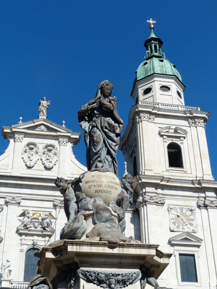 Book popular Salzburg Austria tours together & save money