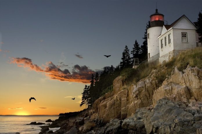 Find out what the best luxury hotels are in Bar Harbor Maine & how to get a good price for them.