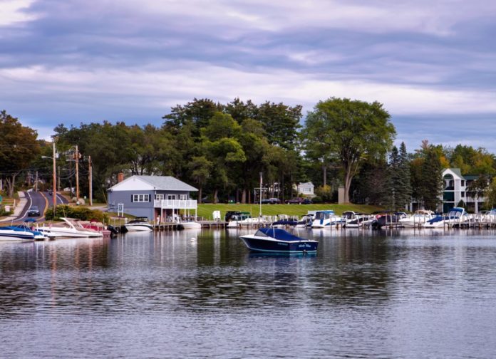 Find out how to get the best prices for the best waterfront hotels & resorts in New Hampshire