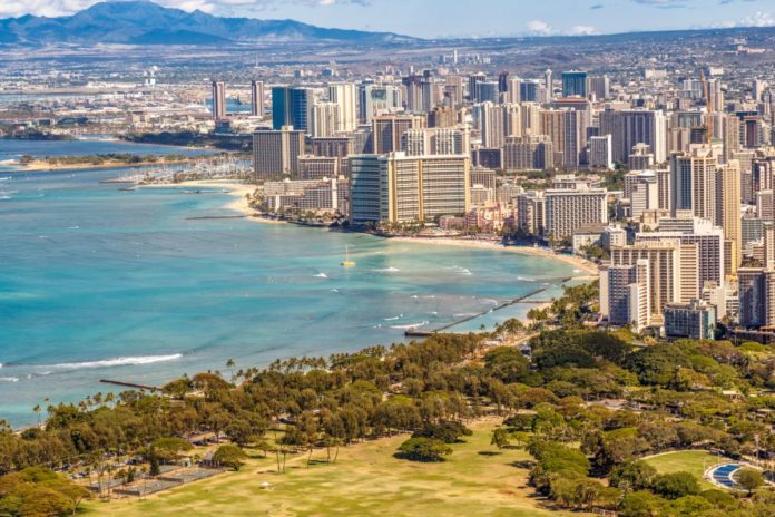 How to get the best luxury hotels in Waikiki Beach Hawaii for the lowest prices