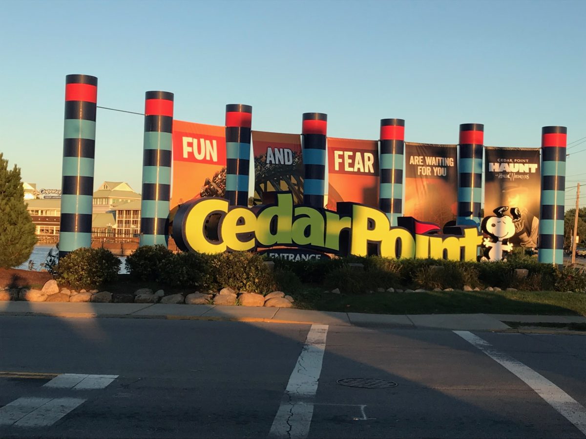 A big advantage of Castaway Bay hotel in Sandusky Ohio is that you can get into Cedar Point theme park early