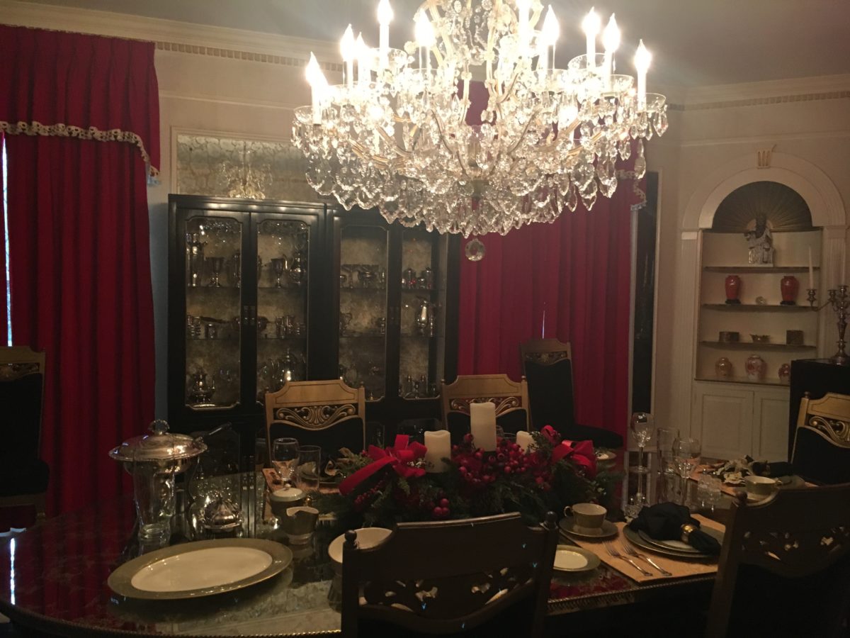 Discount price for Graceland at Memphis Tennessee, where you can see Elvis's dining room