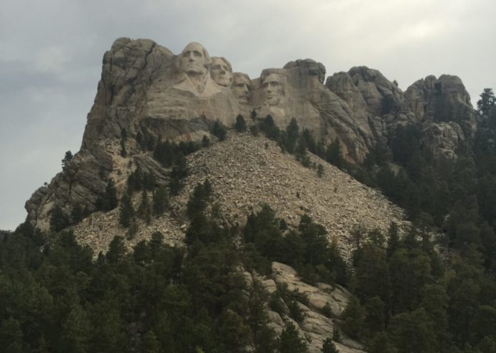 How to book a low price for a quality hotel near Mount Rushmore National Park