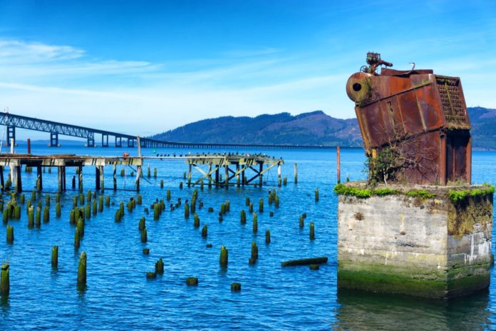 View of the Columbia River from the Astoria, Oregon waterfront. Find out how to get discounted hotels there