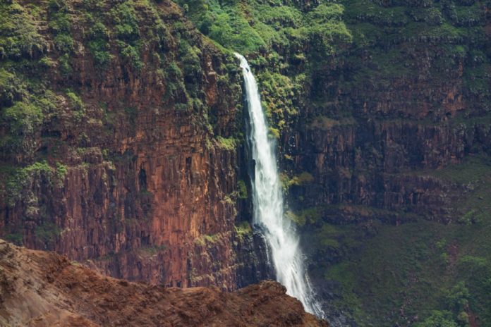 A picture of Waimea canyon, Kauai, Hawaii. Find out how to book luxury hotels there