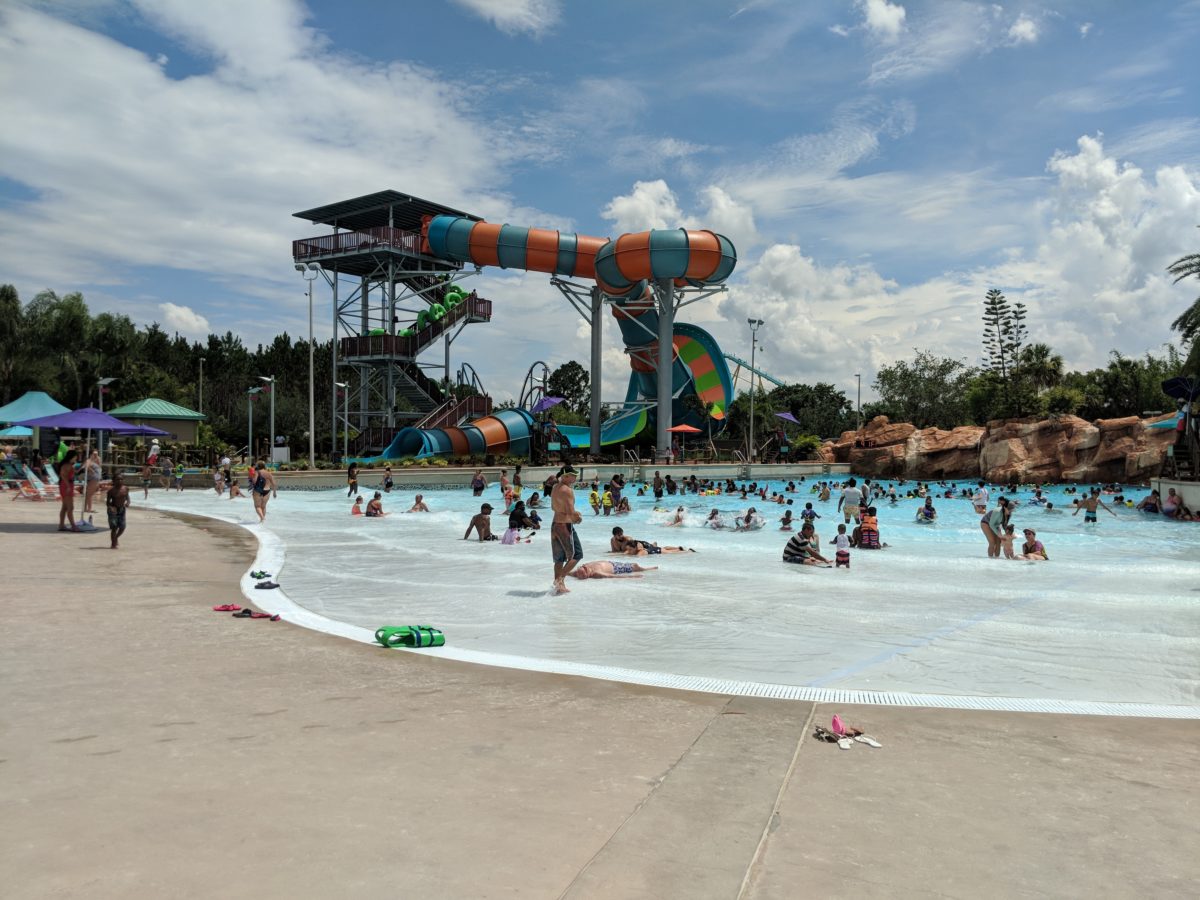 Tip to stay cool in a hot Florida summer: visiting SeaWorld Orlando in the morning & evening & Aquatica in the afternoon