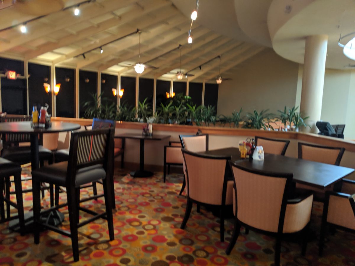 Enjoy a nice sit-down meal at the end of the day when you stay at Best Western Lake Buena Vista Florida