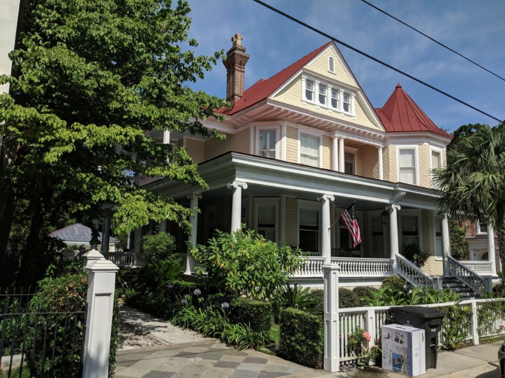 A picture of a beautiful home in Charleston, SC. See this more in the horse & carriage tour offered by Carolina Polo Company