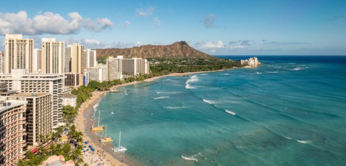 Save money when you book your flight from Los Angeles to Honolulu with your hotel stay