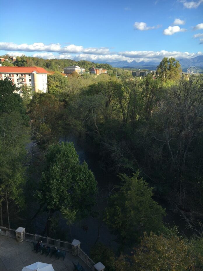 How to take a vacation in Pigeon Forge, Tennessee while staying in your travel budget